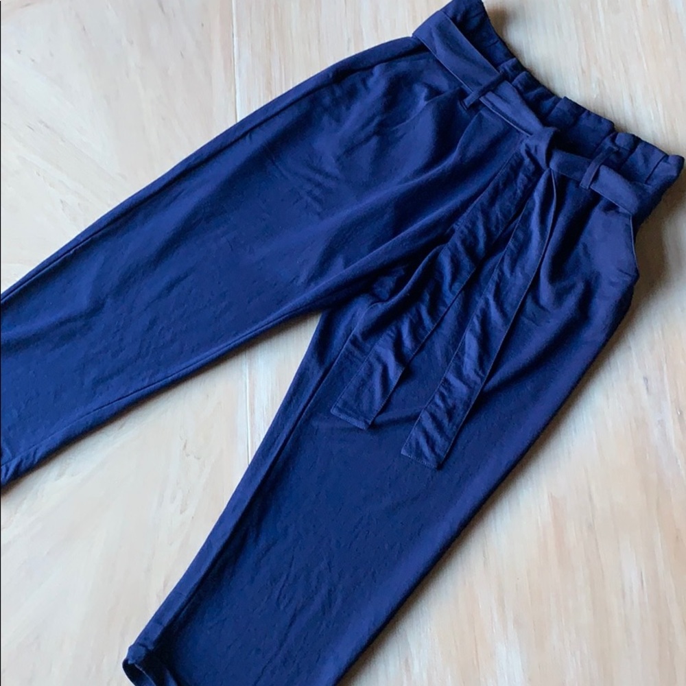 Paper bag belted cropped pants.